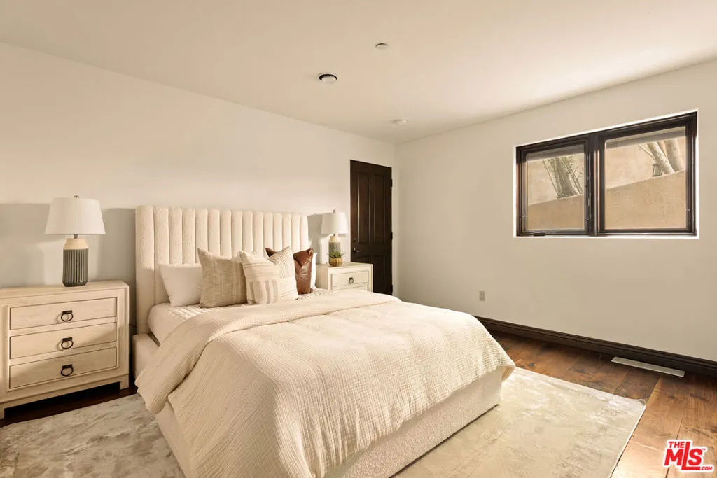 Encino, California 91316, United States, 5 Bedrooms Bedrooms, ,6 BathroomsBathrooms,Residential,Active,182649