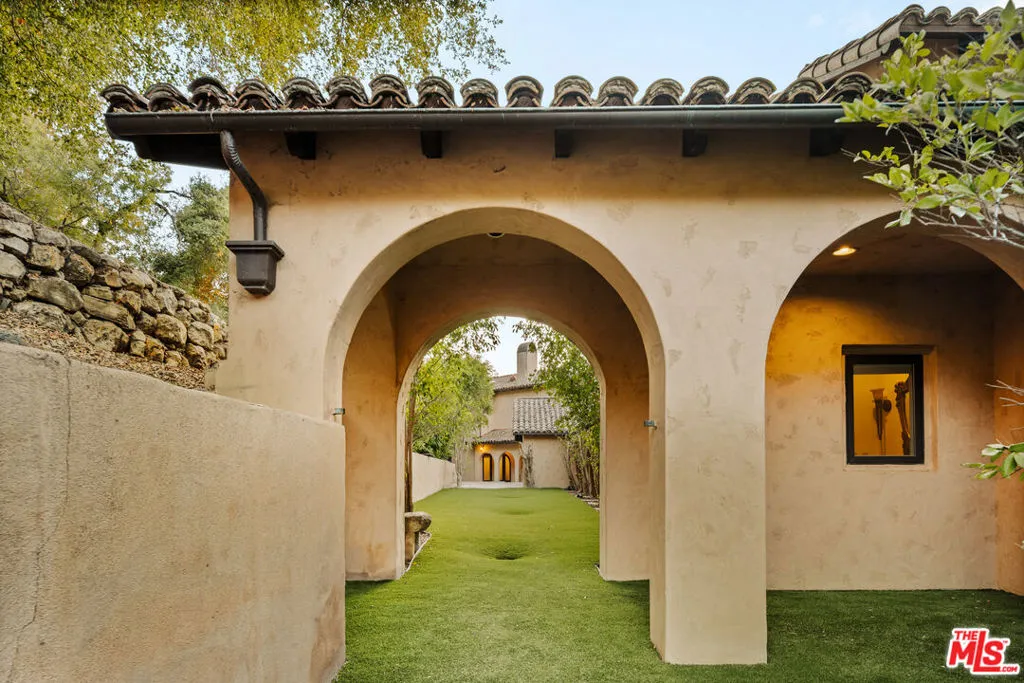 Encino, California 91316, United States, 5 Bedrooms Bedrooms, ,6 BathroomsBathrooms,Residential,Active,182649