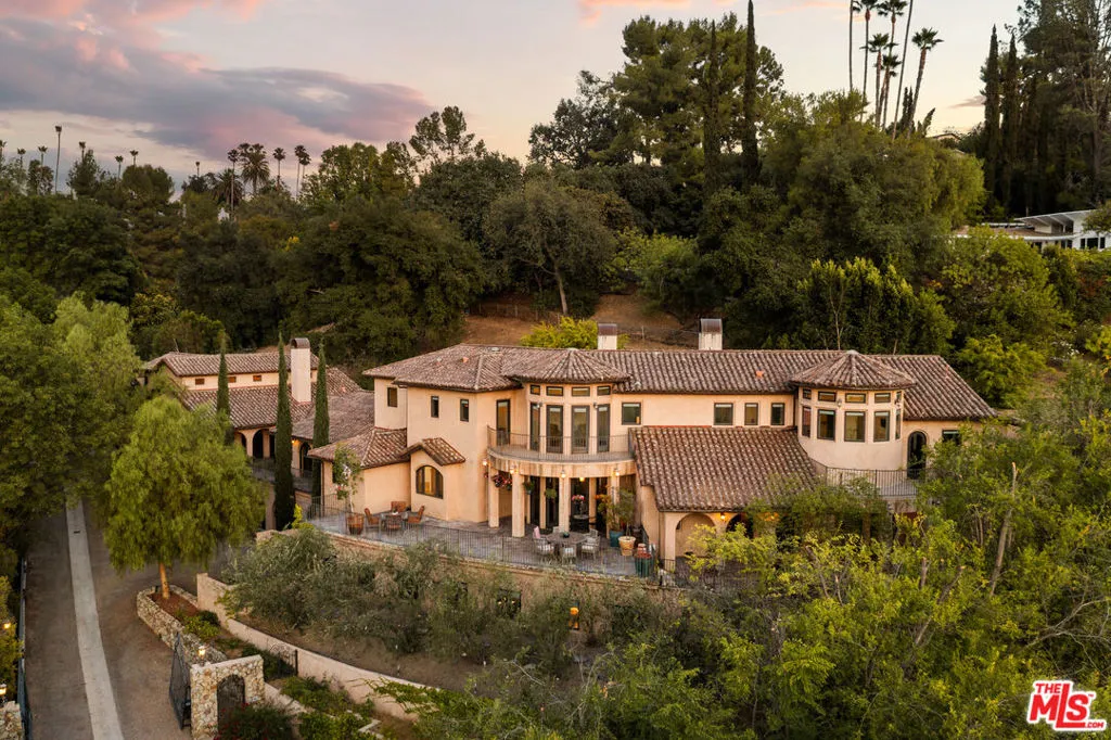 Encino, California 91316, United States, 5 Bedrooms Bedrooms, ,6 BathroomsBathrooms,Residential,Active,182649