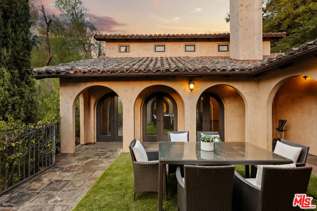 Encino, California 91316, United States, 5 Bedrooms Bedrooms, ,6 BathroomsBathrooms,Residential,Active,182649