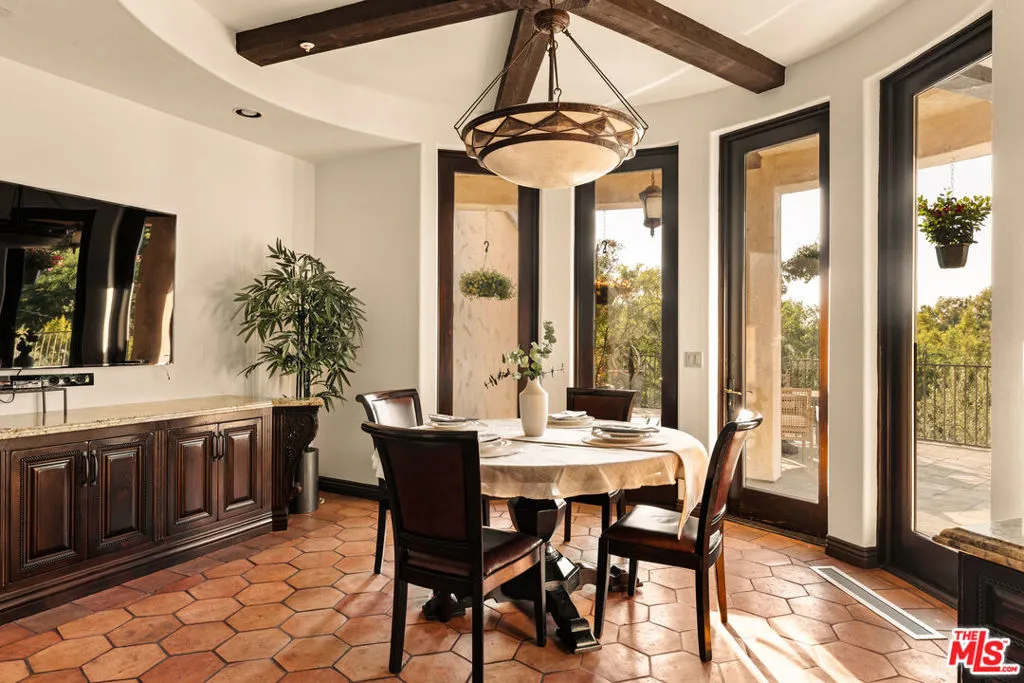 Encino, California 91316, United States, 5 Bedrooms Bedrooms, ,6 BathroomsBathrooms,Residential,Active,182649