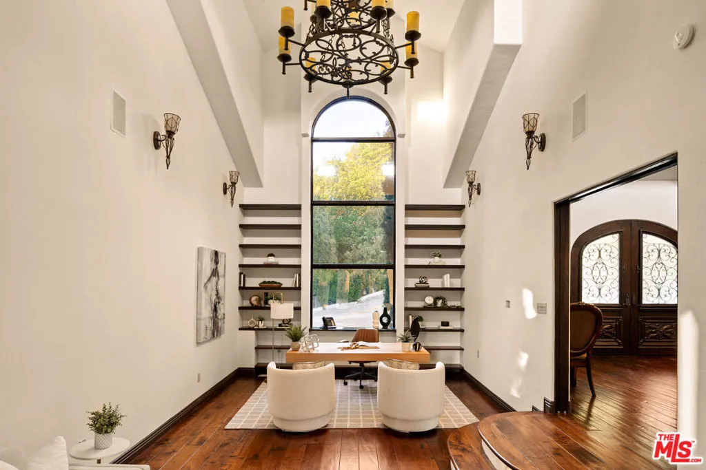 Encino, California 91316, United States, 5 Bedrooms Bedrooms, ,6 BathroomsBathrooms,Residential,Active,182649