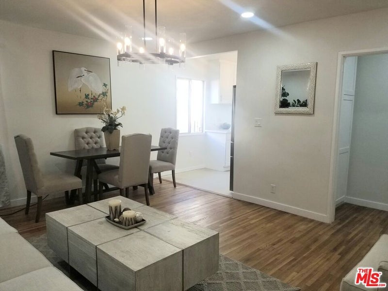 595 W Macarthur Avenue
