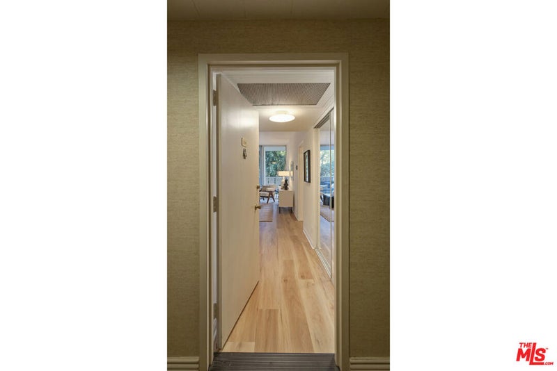 4455 Los Feliz Boulevard 204