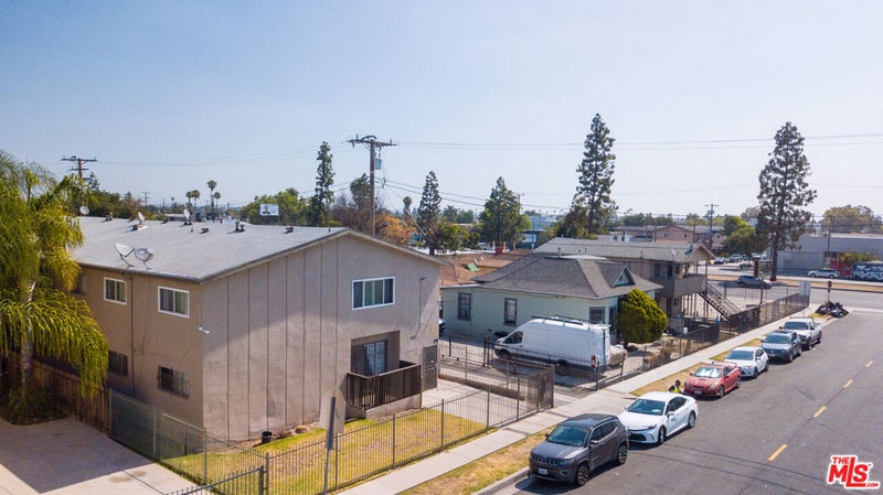 1017 W 95th Street