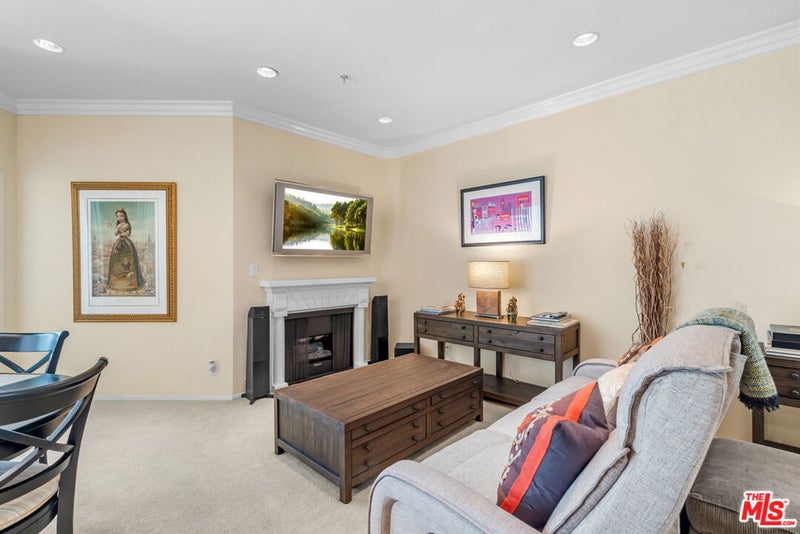 620 S Gramercy Place 222