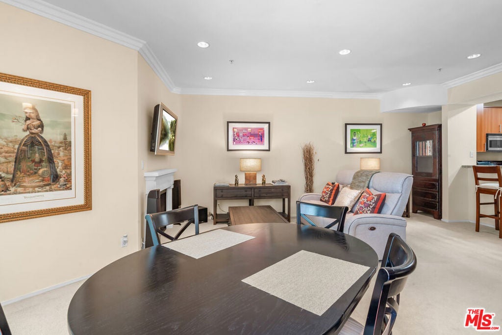 620 S Gramercy Place 222