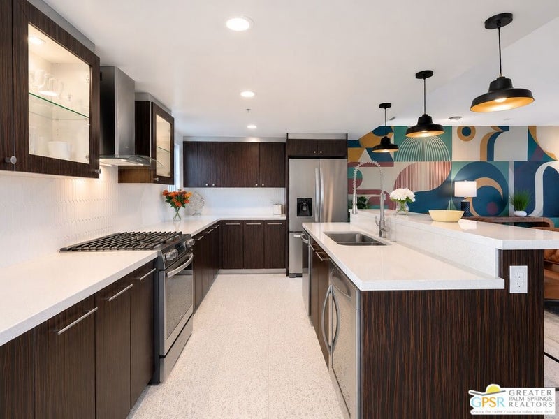 588 E San Lorenzo Road 204