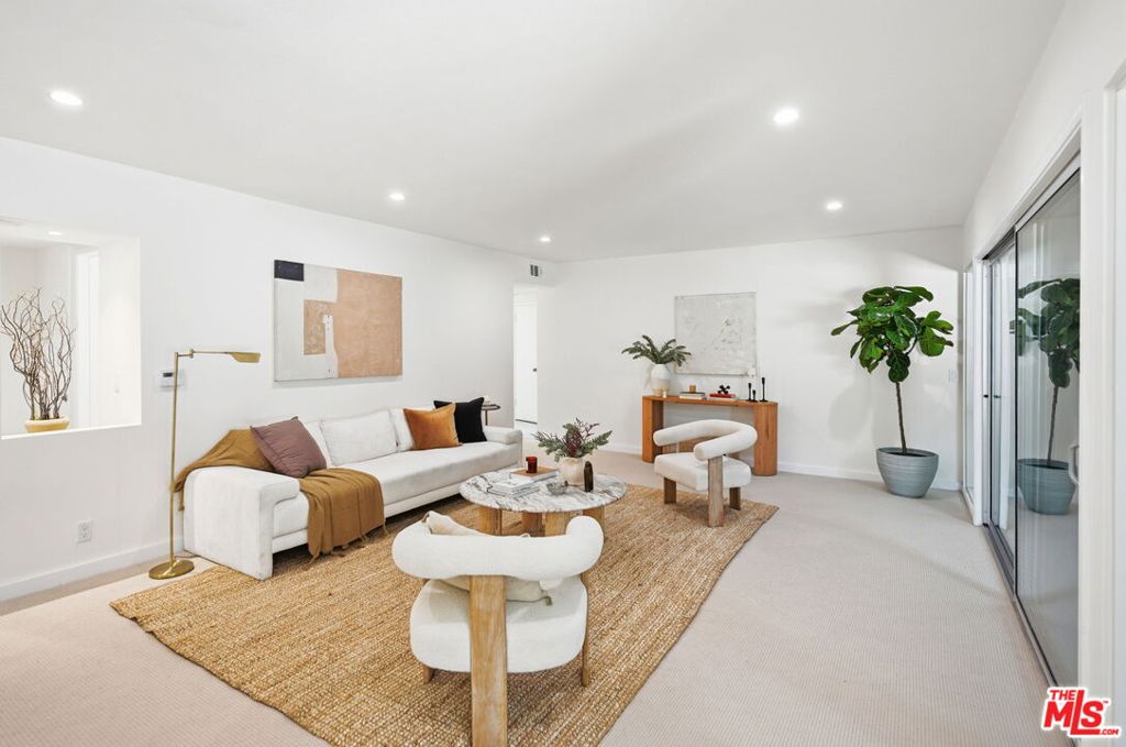 516 San Vicente Boulevard 206