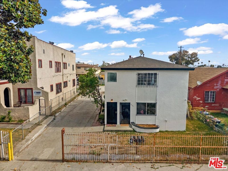 633 W 75th Street