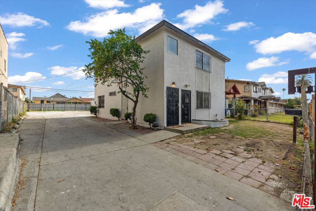 633 W 75th Street