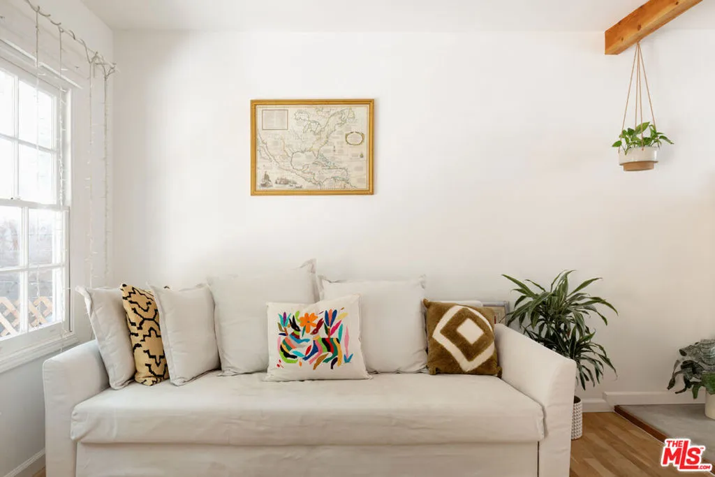 Los Angeles, California 90038, United States, 1 Bedroom Bedrooms, ,1 BathroomBathrooms,Residential,Active,202915