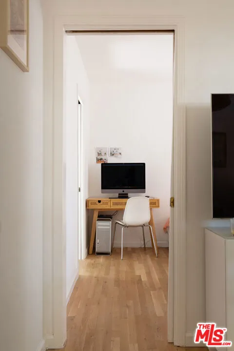 Los Angeles, California 90038, United States, 1 Bedroom Bedrooms, ,1 BathroomBathrooms,Residential,Active,202915