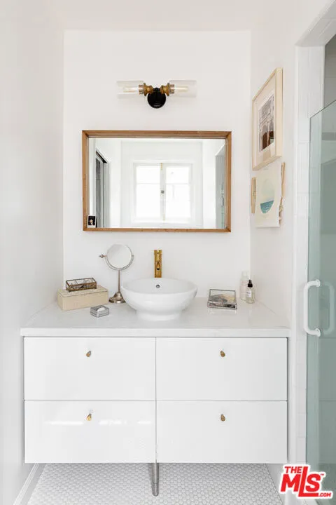 Los Angeles, California 90038, United States, 1 Bedroom Bedrooms, ,1 BathroomBathrooms,Residential,Active,202915