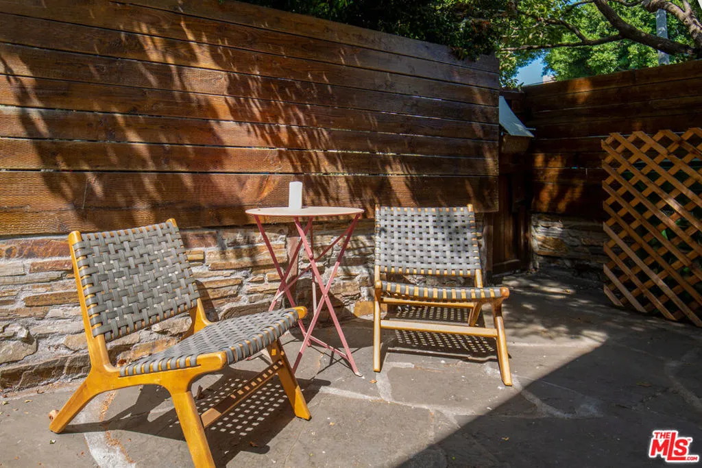 Los Angeles, California 90038, United States, 1 Bedroom Bedrooms, ,1 BathroomBathrooms,Residential,Active,202915