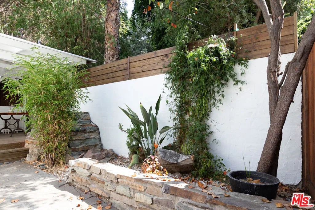 Los Angeles, California 90038, United States, 1 Bedroom Bedrooms, ,1 BathroomBathrooms,Residential,Active,202915