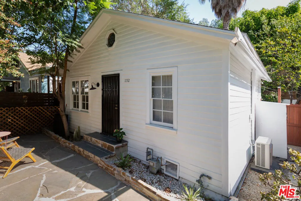 Los Angeles, California 90038, United States, 1 Bedroom Bedrooms, ,1 BathroomBathrooms,Residential,Active,202915