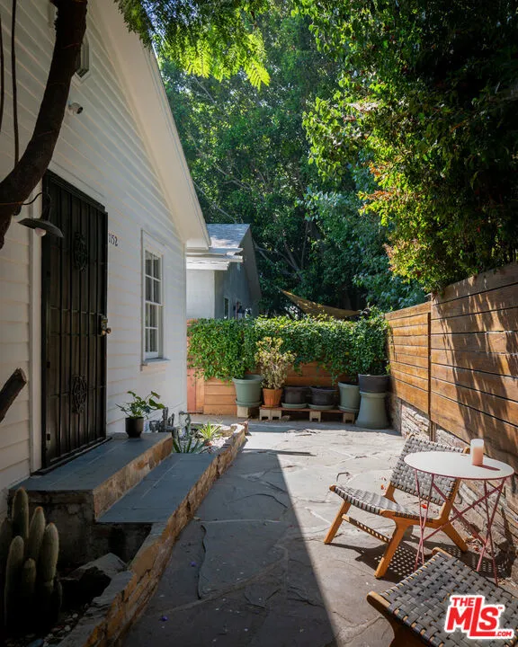 Los Angeles, California 90038, United States, 1 Bedroom Bedrooms, ,1 BathroomBathrooms,Residential,Active,202915