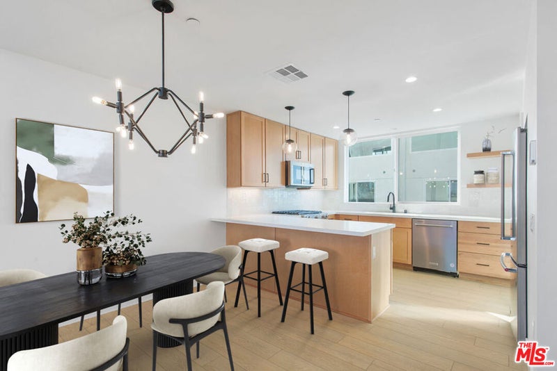 11220 Victory Boulevard 3