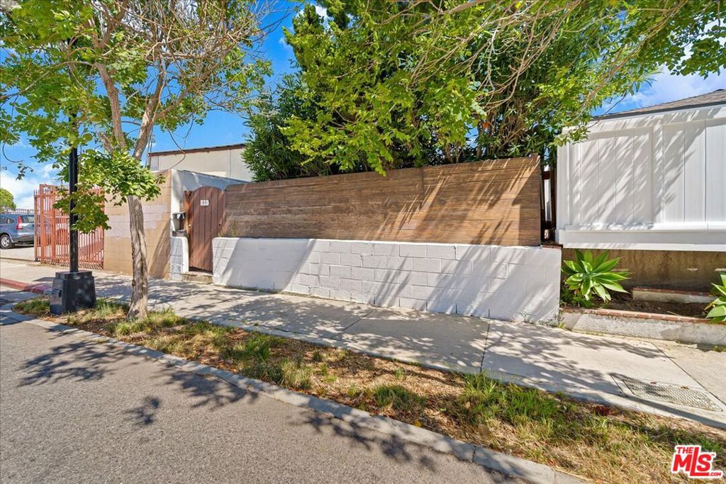 810 Navy Street