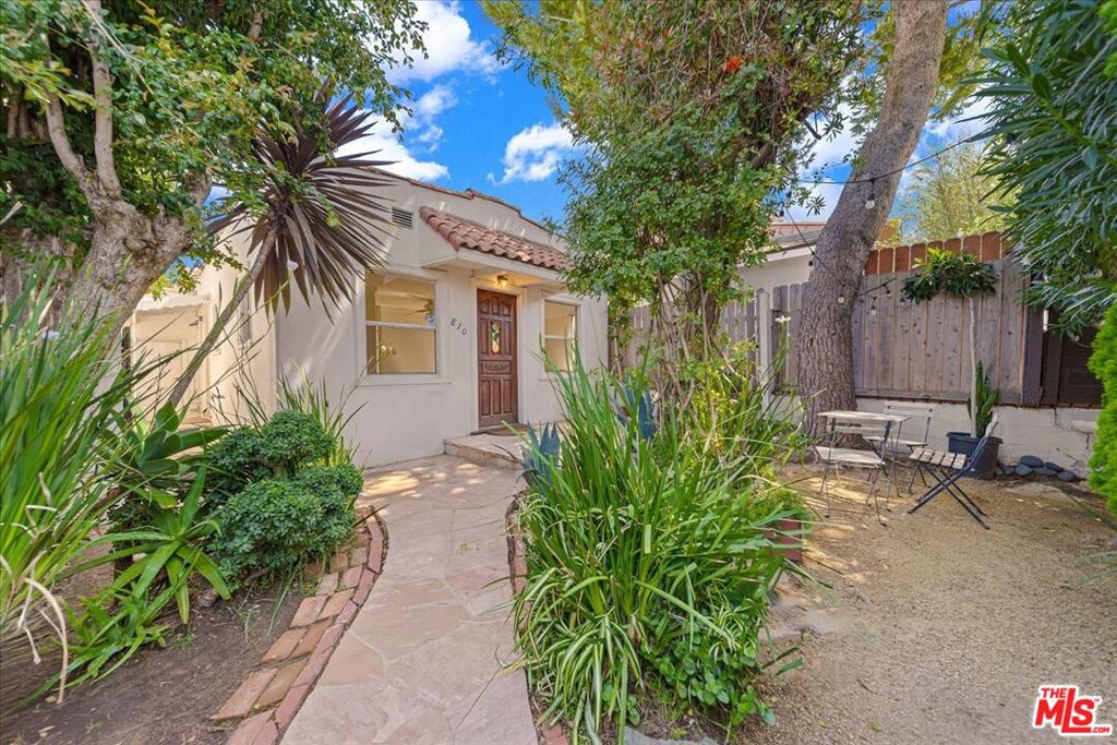 810 Navy Street