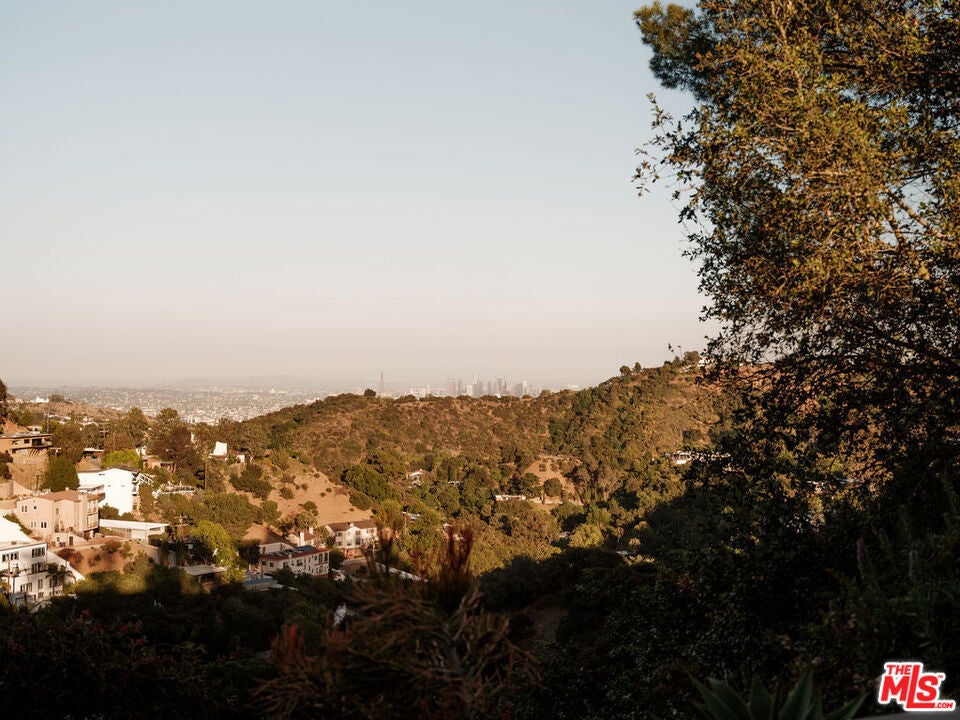 2400 Crest View Drive