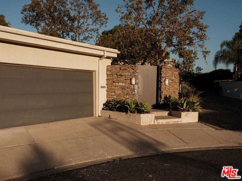 2400 Crest View Drive