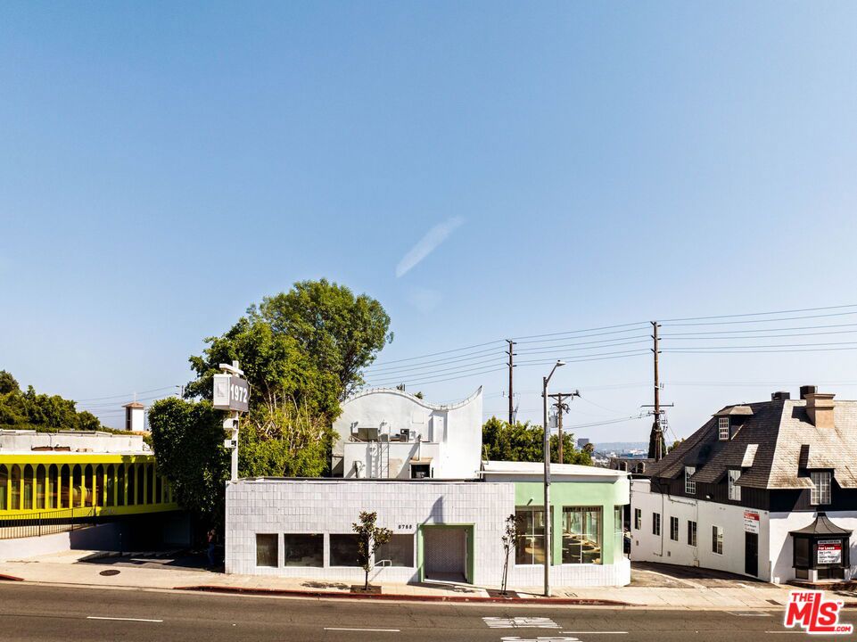 8768 W Sunset Boulevard