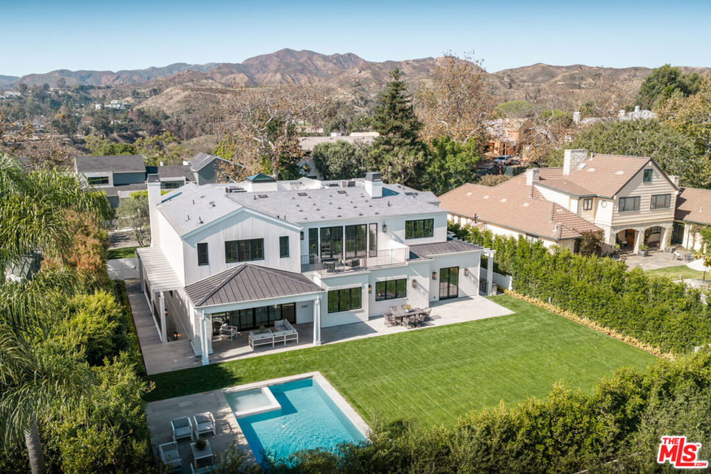 1072 Amalfi Drive