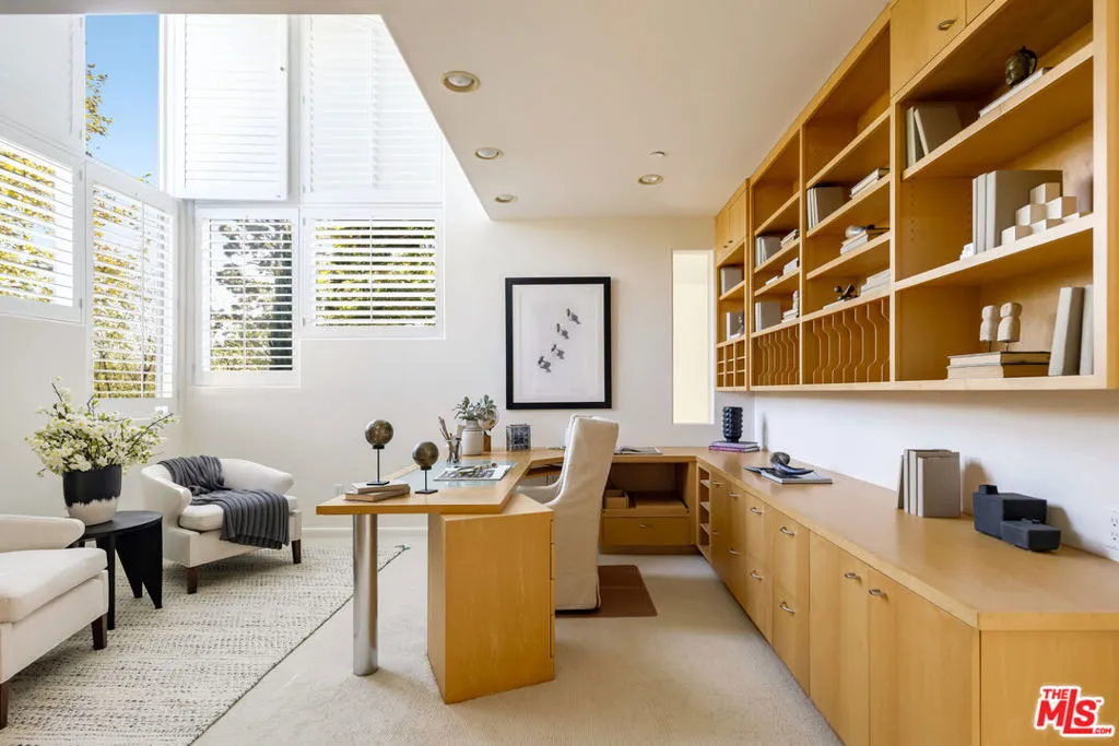 Los Angeles, California 90049, United States, 5 Bedrooms Bedrooms, ,6 BathroomsBathrooms,Residential,Active,225038