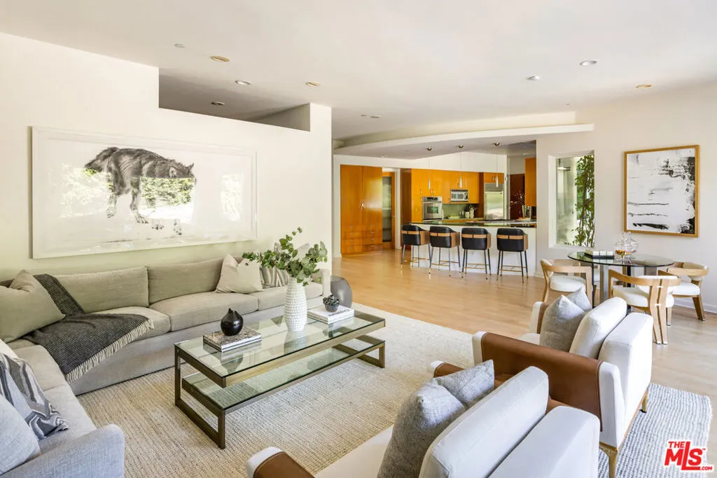 Los Angeles, California 90049, United States, 5 Bedrooms Bedrooms, ,6 BathroomsBathrooms,Residential,Active,225038