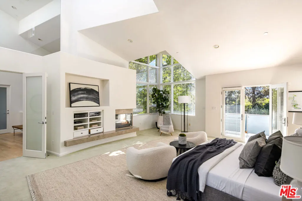 Los Angeles, California 90049, United States, 5 Bedrooms Bedrooms, ,6 BathroomsBathrooms,Residential,Active,225038