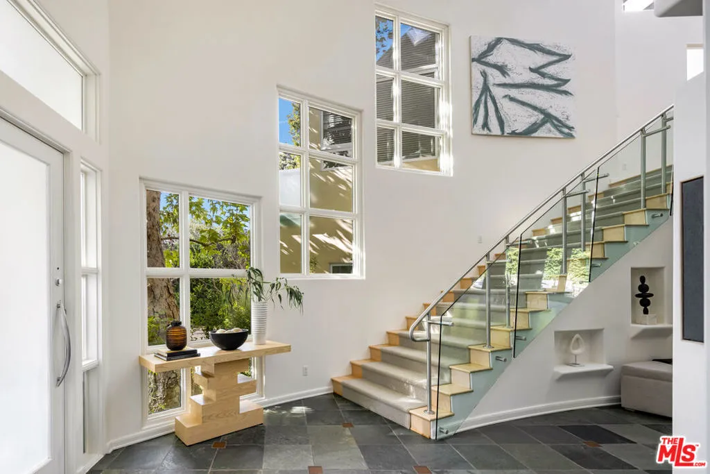 Los Angeles, California 90049, United States, 5 Bedrooms Bedrooms, ,6 BathroomsBathrooms,Residential,Active,225038