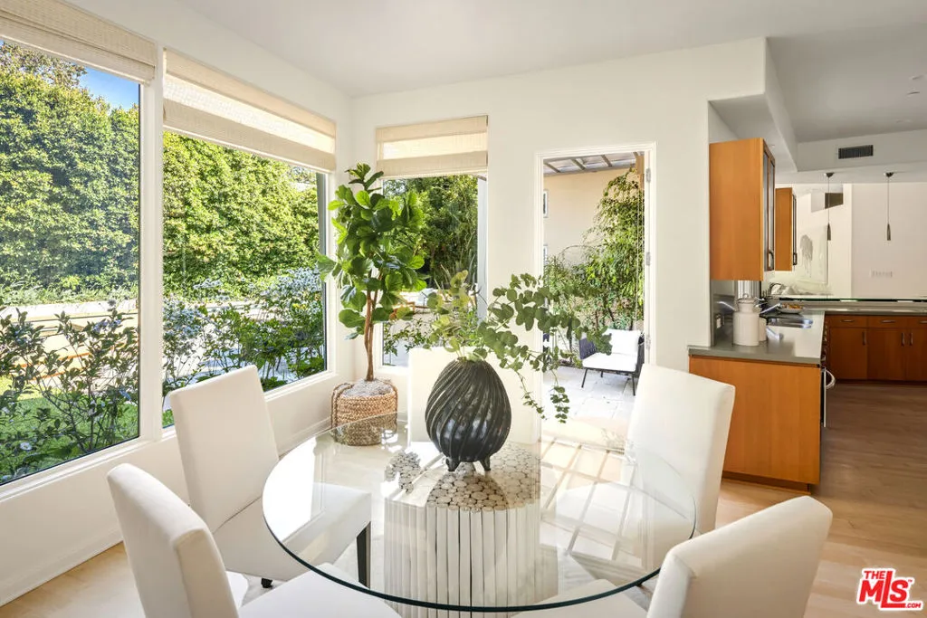 Los Angeles, California 90049, United States, 5 Bedrooms Bedrooms, ,6 BathroomsBathrooms,Residential,Active,225038