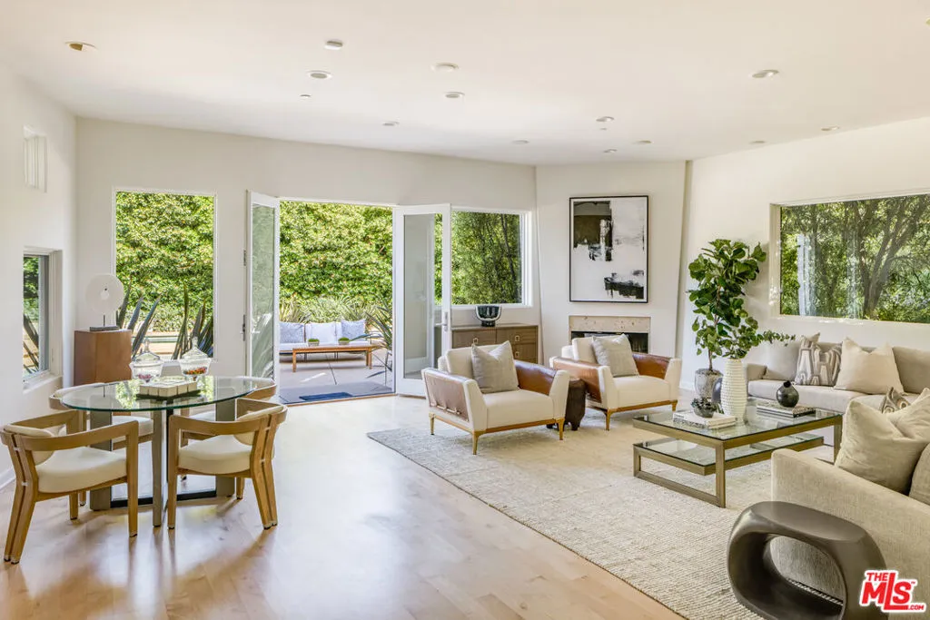 Los Angeles, California 90049, United States, 5 Bedrooms Bedrooms, ,6 BathroomsBathrooms,Residential,Active,225038