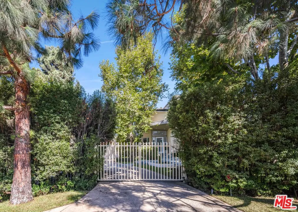 Los Angeles, California 90049, United States, 5 Bedrooms Bedrooms, ,6 BathroomsBathrooms,Residential,Active,225038