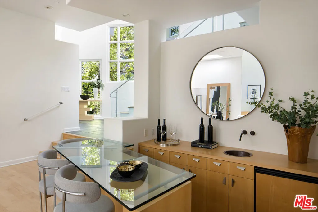 Los Angeles, California 90049, United States, 5 Bedrooms Bedrooms, ,6 BathroomsBathrooms,Residential,Active,225038