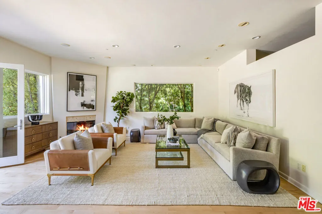 Los Angeles, California 90049, United States, 5 Bedrooms Bedrooms, ,6 BathroomsBathrooms,Residential,Active,225038