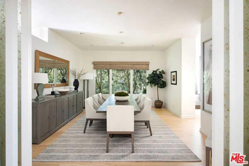 Los Angeles, California 90049, United States, 5 Bedrooms Bedrooms, ,6 BathroomsBathrooms,Residential,Active,225038