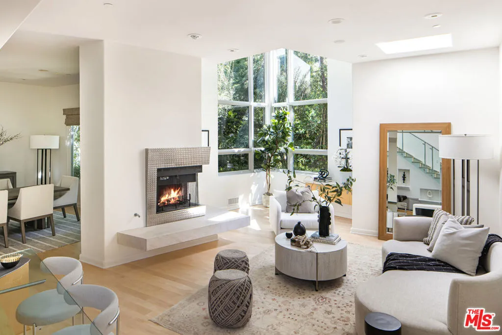 Los Angeles, California 90049, United States, 5 Bedrooms Bedrooms, ,6 BathroomsBathrooms,Residential,Active,225038