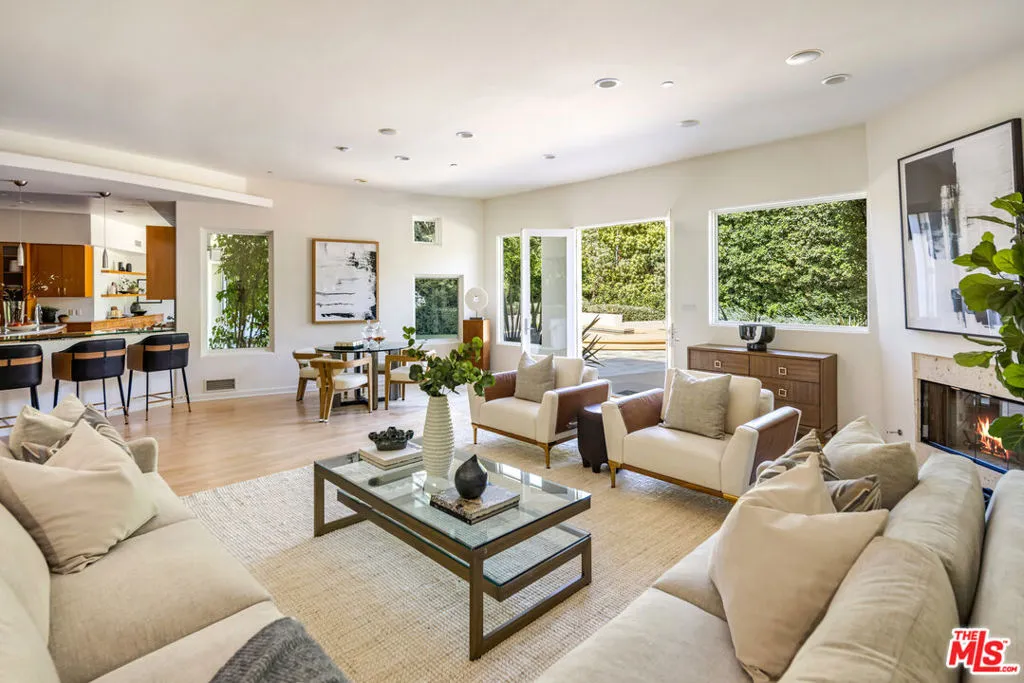 Los Angeles, California 90049, United States, 5 Bedrooms Bedrooms, ,6 BathroomsBathrooms,Residential,Active,225038