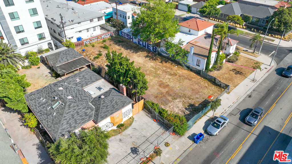 1562 S Fairfax Avenue