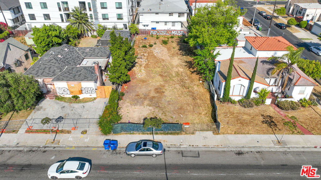 1562 S Fairfax Avenue