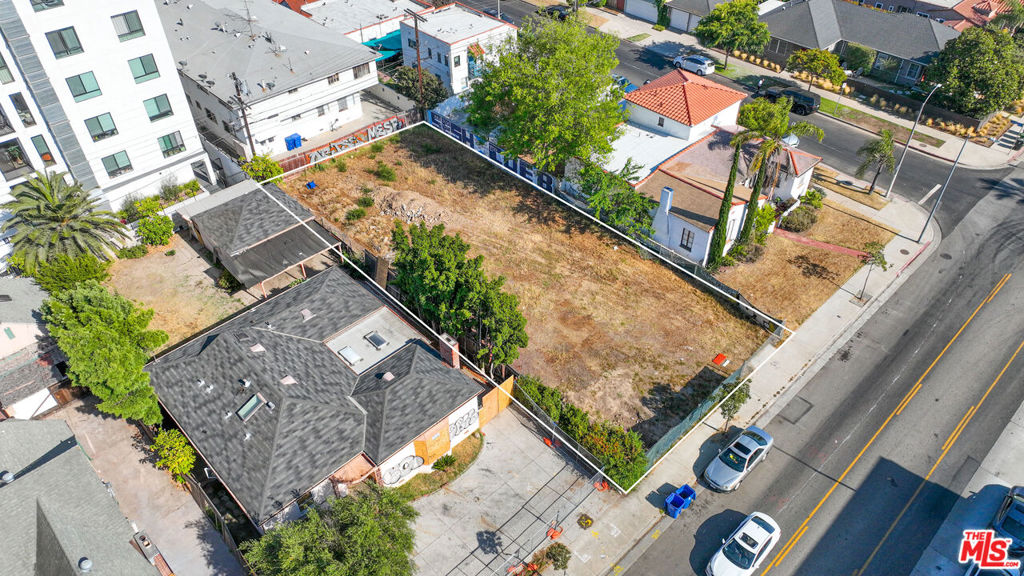 1562 S Fairfax Avenue