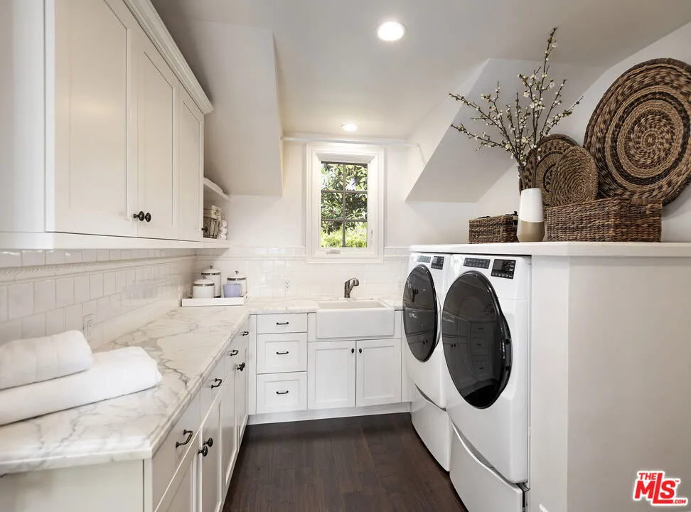 Santa Barbara, California 93108, United States, 5 Bedrooms Bedrooms, ,5 BathroomsBathrooms,Residential,Active,251676