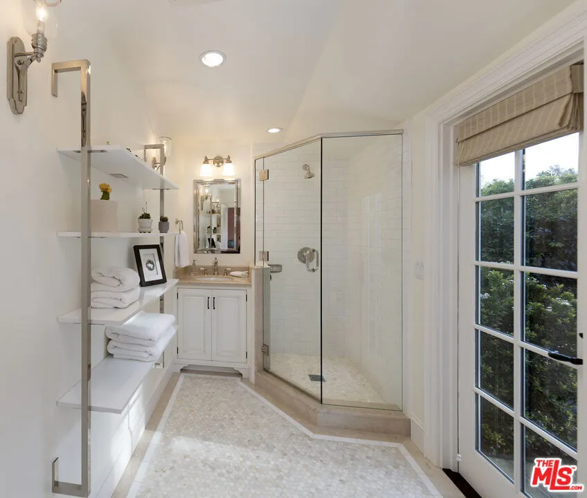 Santa Barbara, California 93108, United States, 5 Bedrooms Bedrooms, ,5 BathroomsBathrooms,Residential,Active,251676