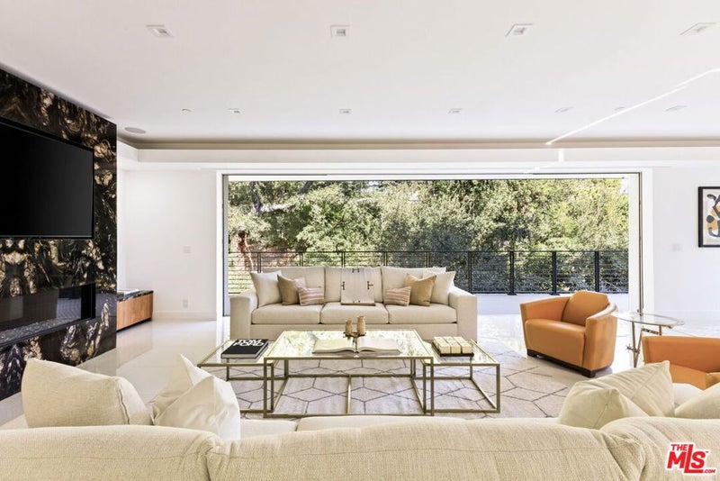 1124 Summit Drive
