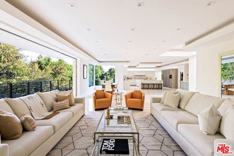 1124 Summit Drive