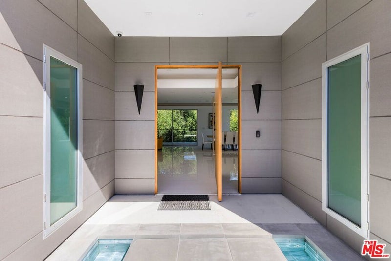 1124 Summit Drive