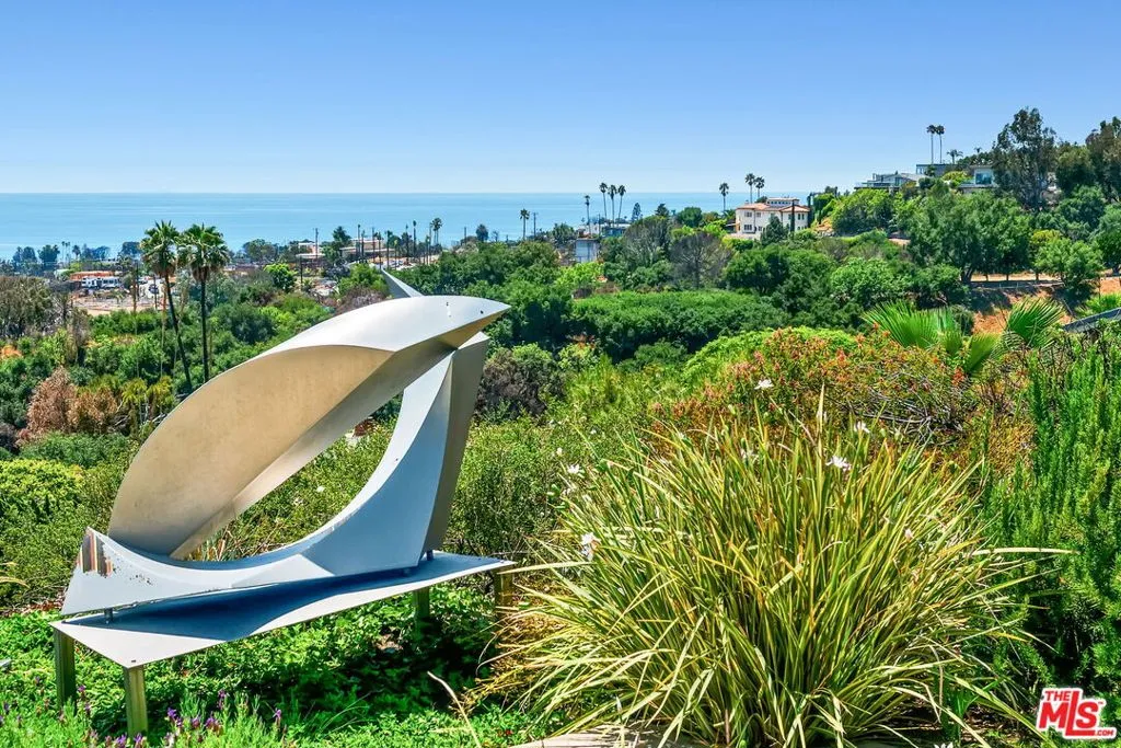 Pacific Palisades, California 90272, United States, 3 Bedrooms Bedrooms, ,3 BathroomsBathrooms,Residential,Active,191504